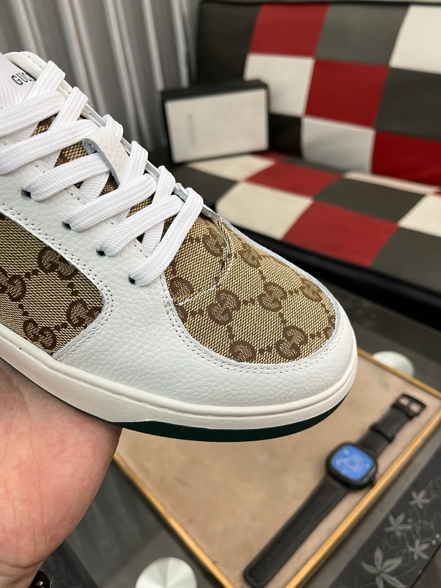 Men's shoes💰420⌚️⌚️[GUCCI] Gucci men's casual shoes are absolutely popular🔥The ultimate matching item for trendy men! The charm of super texture is unstoppable. This is the main recommendation. The upper is made of high-quality cowhide, with pig lining feet and wear-resistant rubber sole. It is noble and elegant! Extremely comfortable🎁🎁You can be as handsome as you want💪 Available in sizes 38-44 and 3️⃣colors